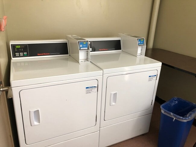 Building Photo - Century West 2 bedroom 2 bathroom 1 covere...