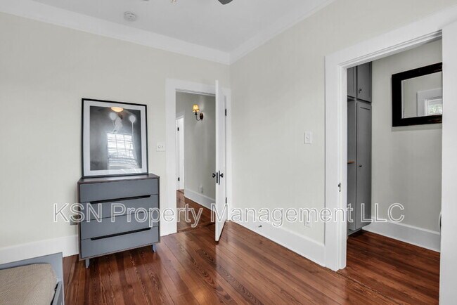 Building Photo - 517 E 40th St