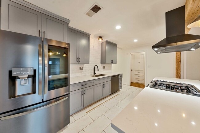 Building Photo - Charming Fully Remodeled 3-Bedroom Home wi...