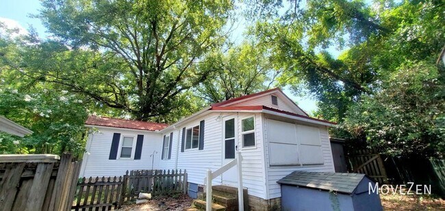 Building Photo - 2256 E Lake Shore Dr