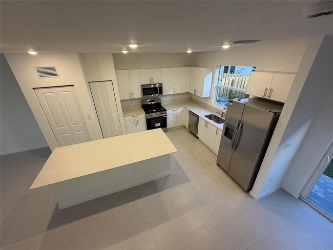 Building Photo - 1131 SE 2nd St