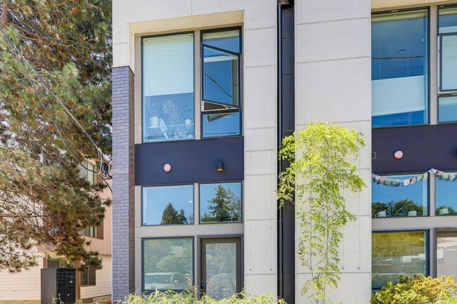 Building Photo - 3821 34th Ave W