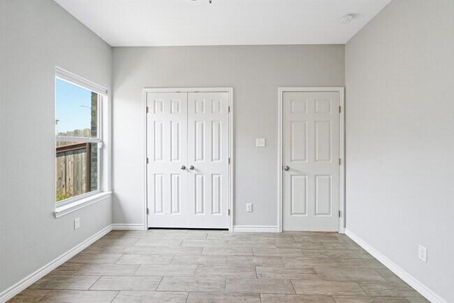 Building Photo - 306 Javier Dr