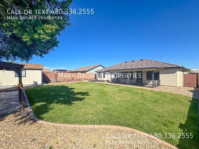 Building Photo - 566 S Esmeralda