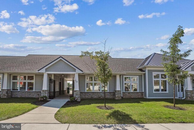 Building Photo - 64 Grant St