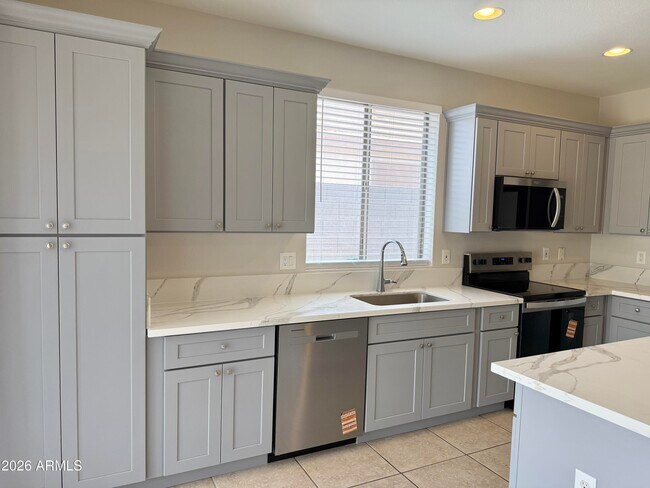 Building Photo - 6558 W Townley Ave
