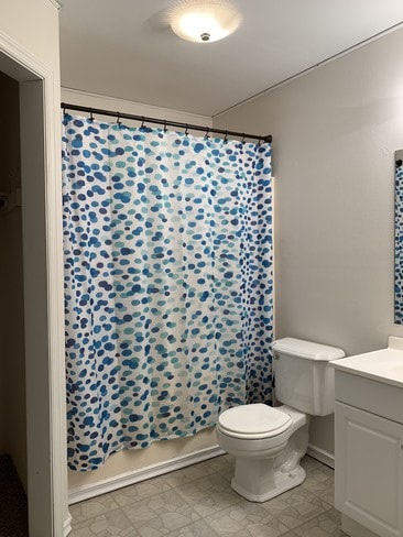 Building Photo - 1077 Shady Hollow Dr
