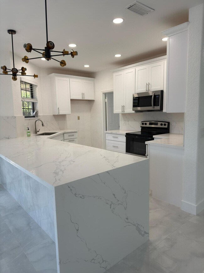 Building Photo - 23392 Mirabella Cir S