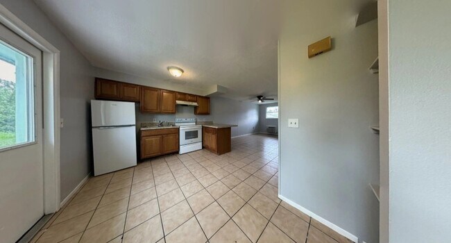 Building Photo - 3403 Palm Dr