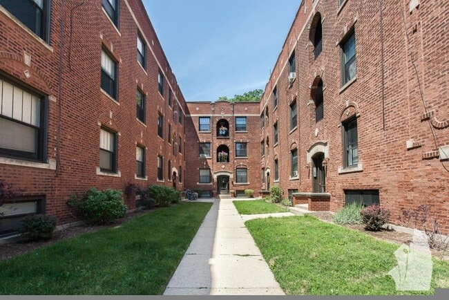 Building Photo - 2886 North Clark-G