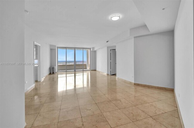 Building Photo - 848 Brickell Key Dr