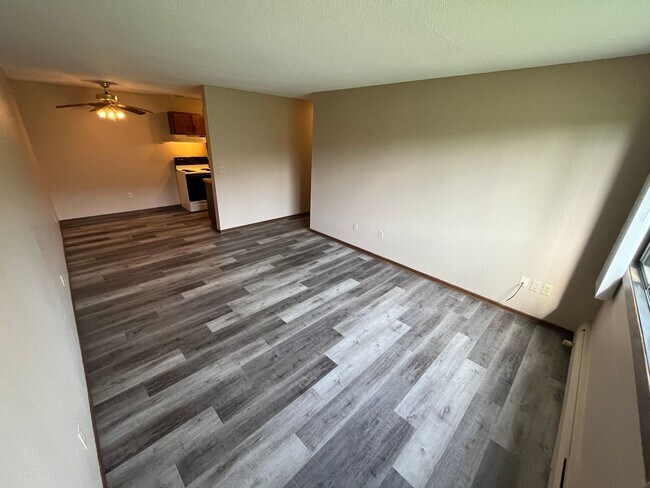 Building Photo - Wonderful 2BR in Peaceful Location 30 minu...