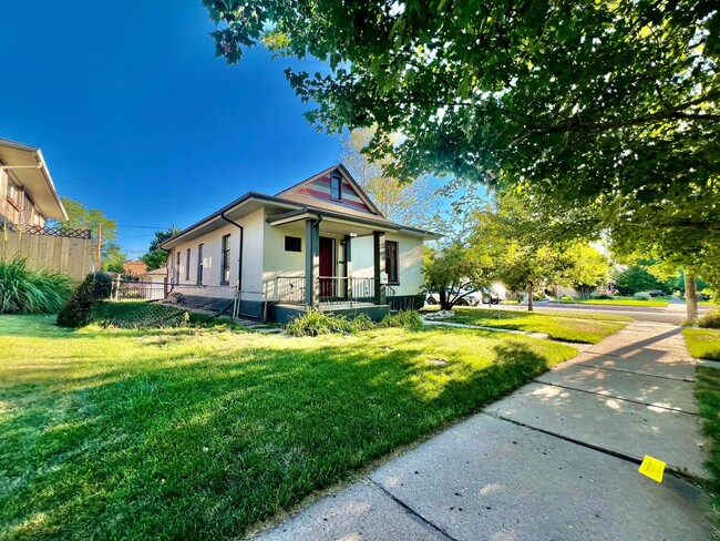 Primary Photo - Fantastic home in Sunnyside