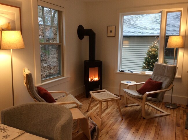 Sitting area - 238 Fairview St