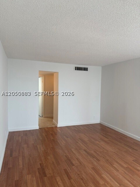 Building Photo - 3475 N Country Club Dr