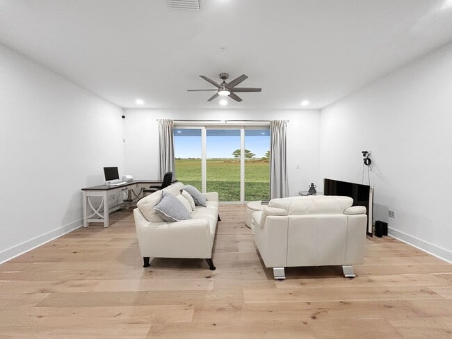 Building Photo - Luxury Coastal Townhome w/ Water Views + Resort Amenities – Seminole 3beds + 3bath