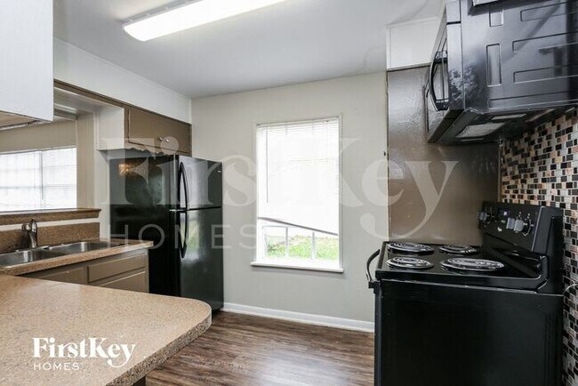 Building Photo - 3500 Coronado Ct
