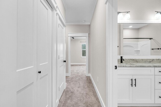Building Photo - Modern 3 Bedroom Townhome!!