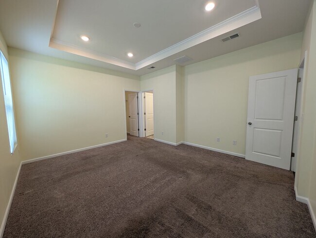 Building Photo - Spacious 4 bedroom, 2 bath Ranch Style Home located in Selwyn Landing !