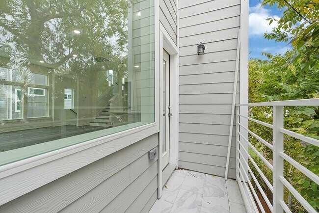 Building Photo - 4013 St Augustine St