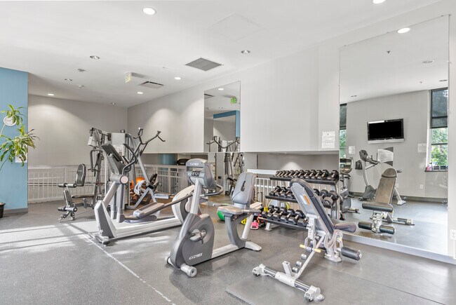 Building Photo - 300 W Beech St