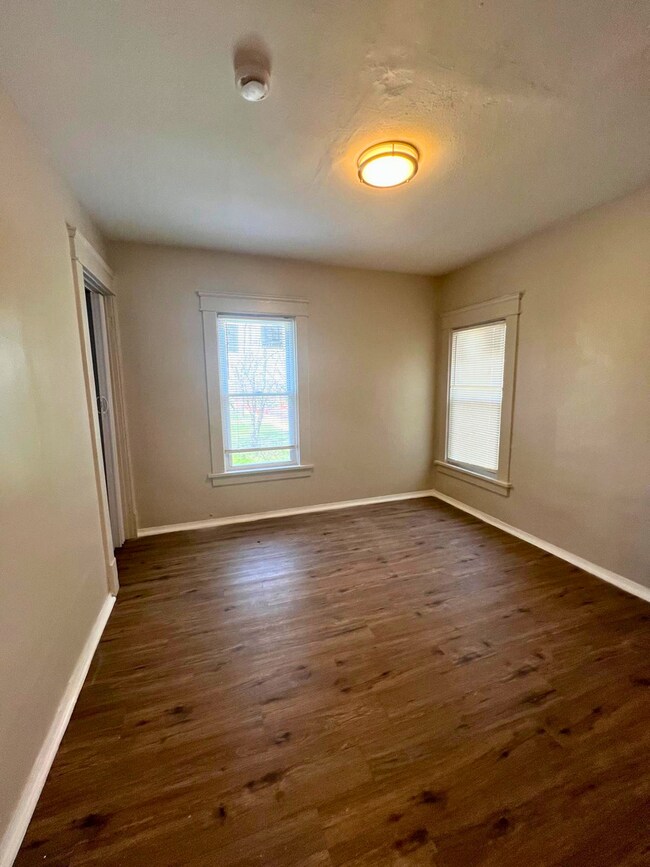 Building Photo - 836 E 156th St