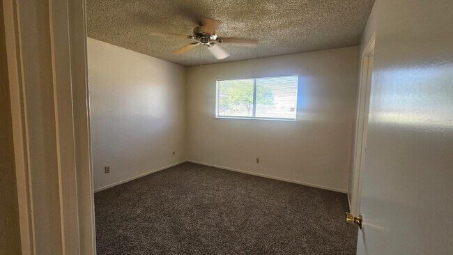 Building Photo - 92 W Gettysburg Ave