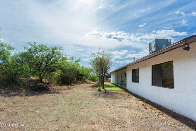 Building Photo - 1081 Paseo Freno