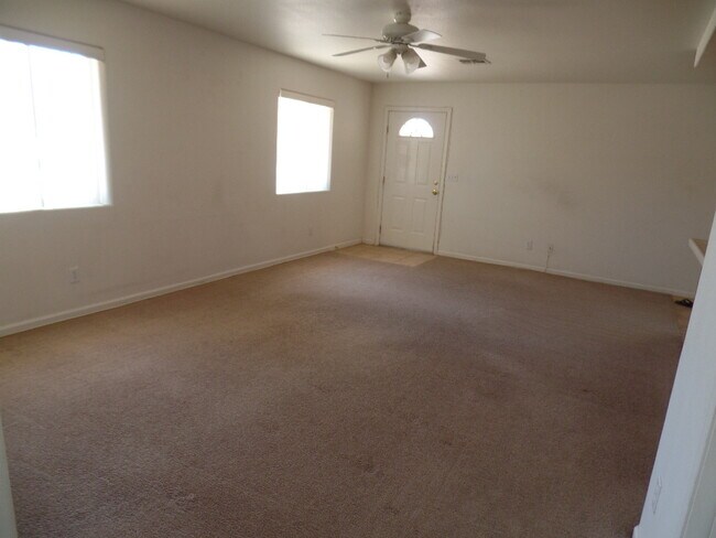 Building Photo - Great 2 Bedroom home on Corner Lot!