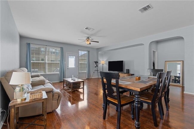 Building Photo - 554 Apricot Dr