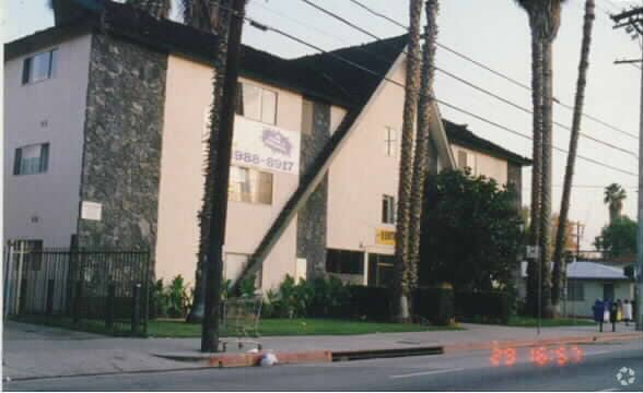 Building Photo - 7410 Woodman Ave