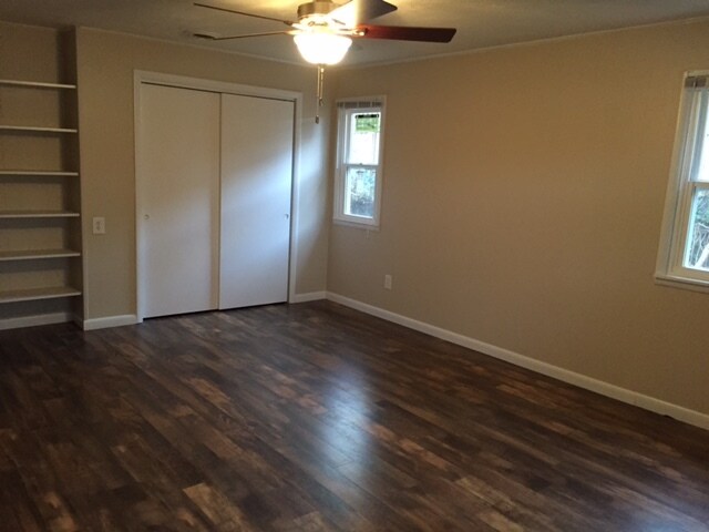 Building Photo - 1402 S Woodlawn Ave