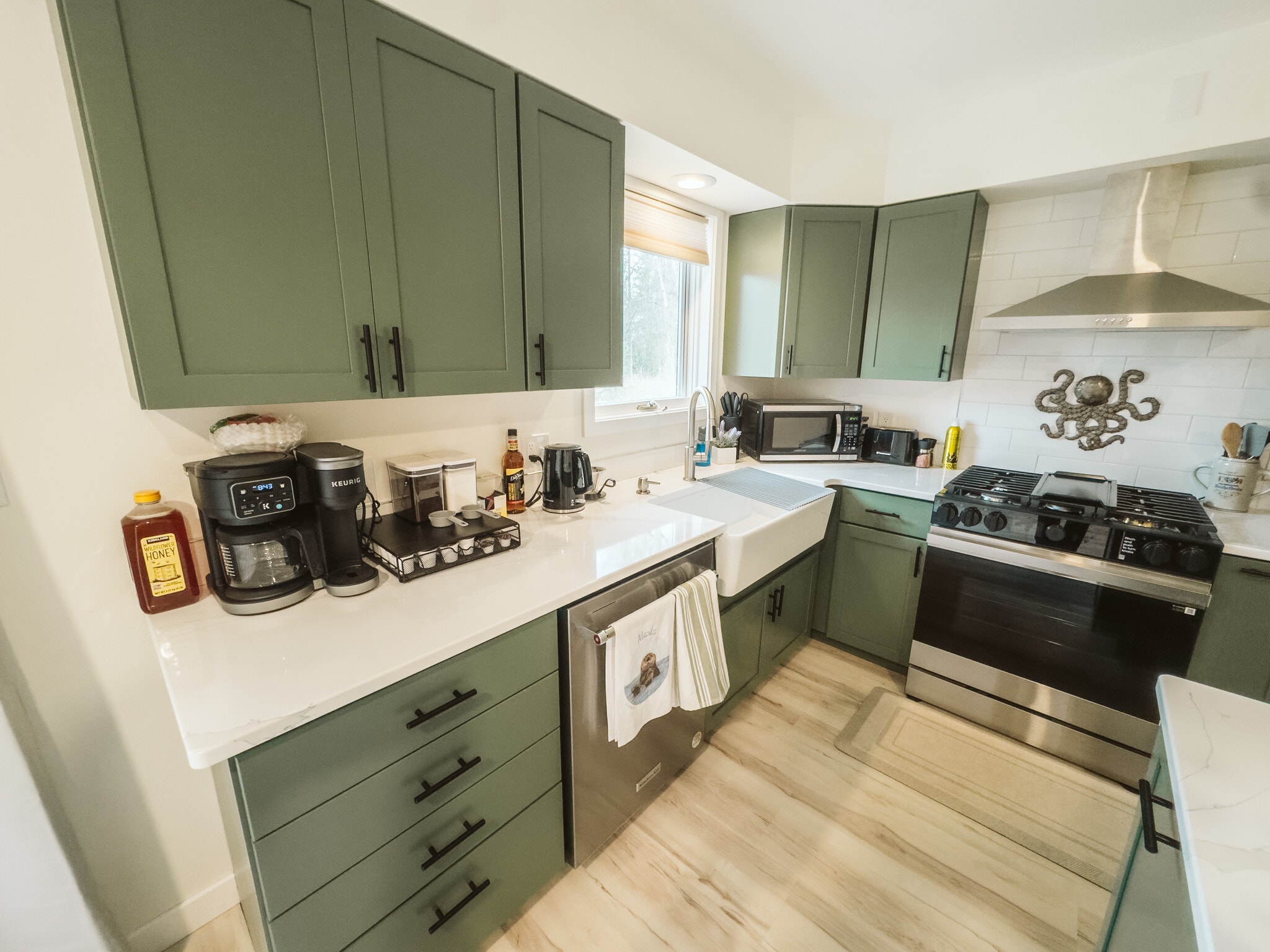 Kitchen - 37041 Rafie St