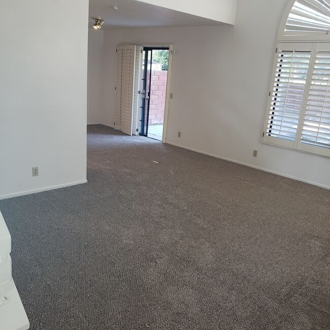 Building Photo - CANYON CREST - 2 Bedroom 2.5 Bath Townhouse