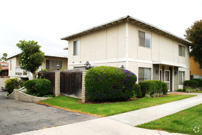 Primary Photo - 7721 Ellis Ave