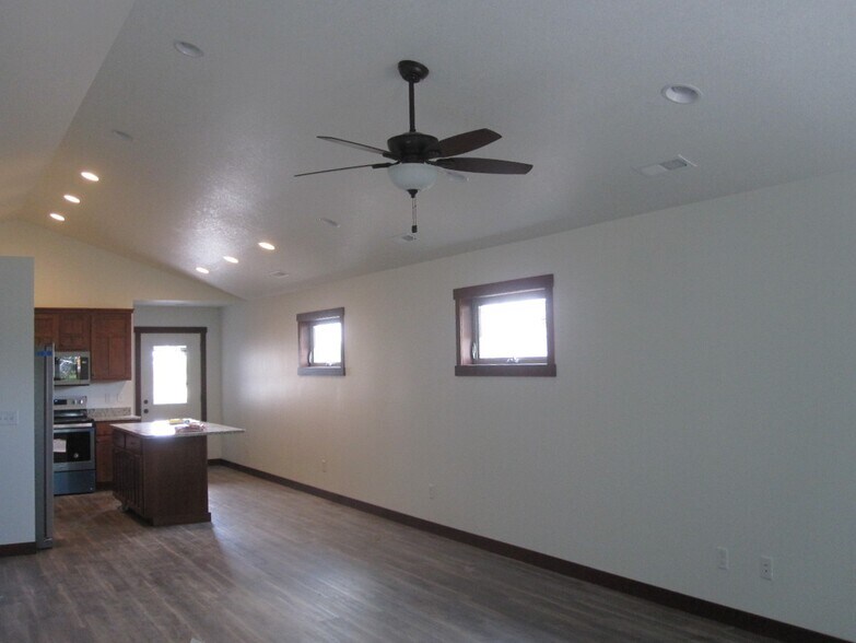 Building Photo - 1739 Aspen Ct