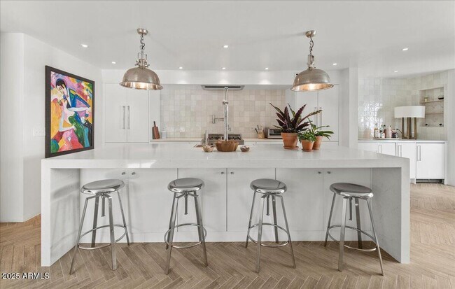 Building Photo - 4843 N 72nd Way