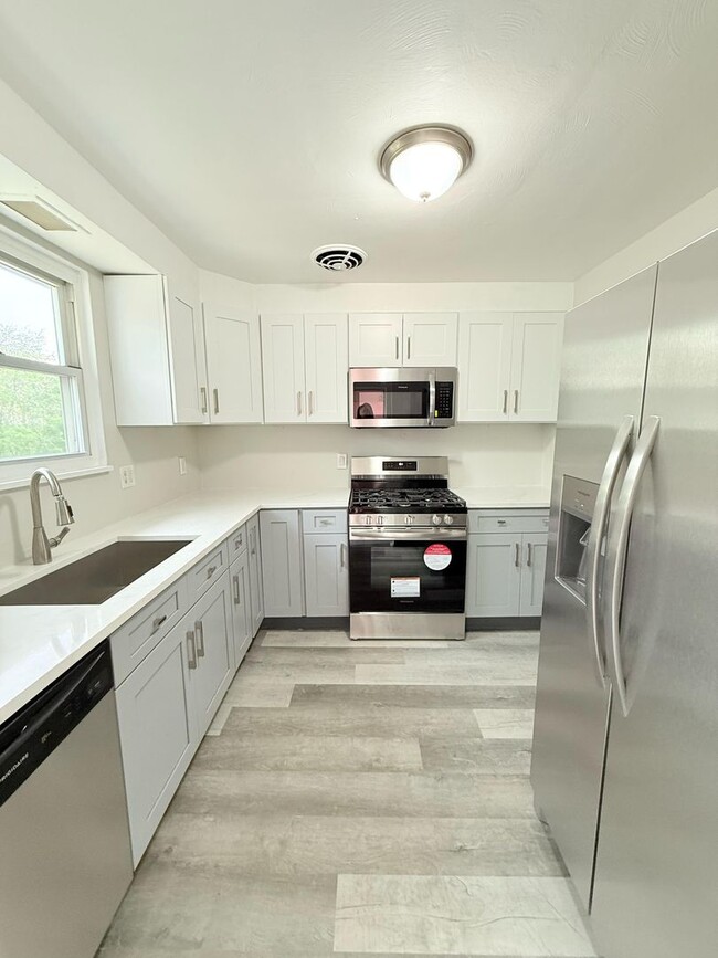 Building Photo - Newly Remodeled 3-Bed, 2-Bath Ranch Style Home