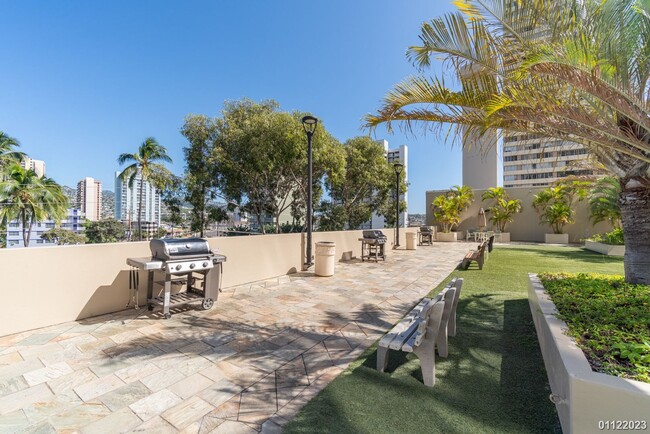 Building Photo - 2bd/2ba/1parking condo at Iolani Court Plaza