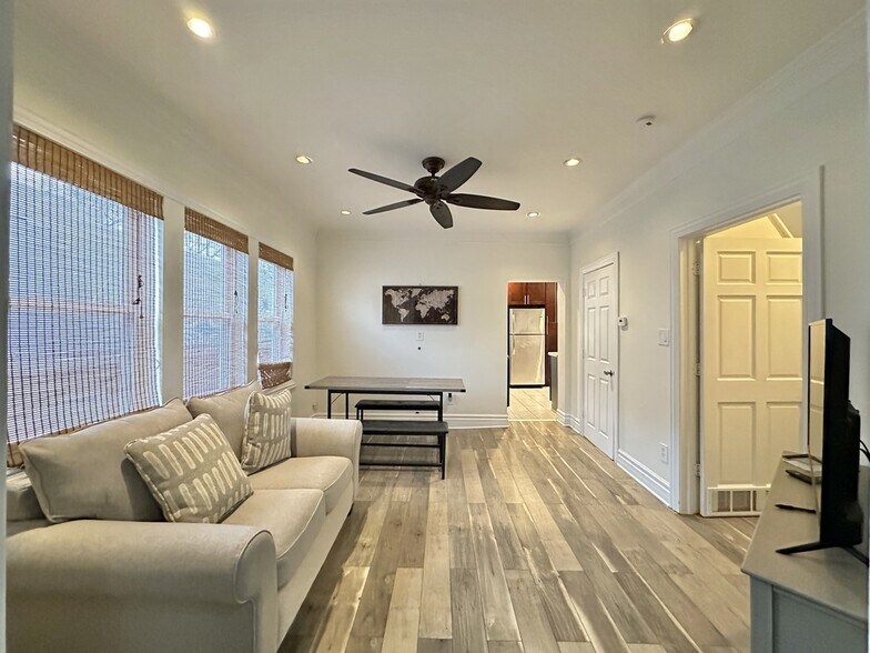 Building Photo - 723 N Elizabeth St