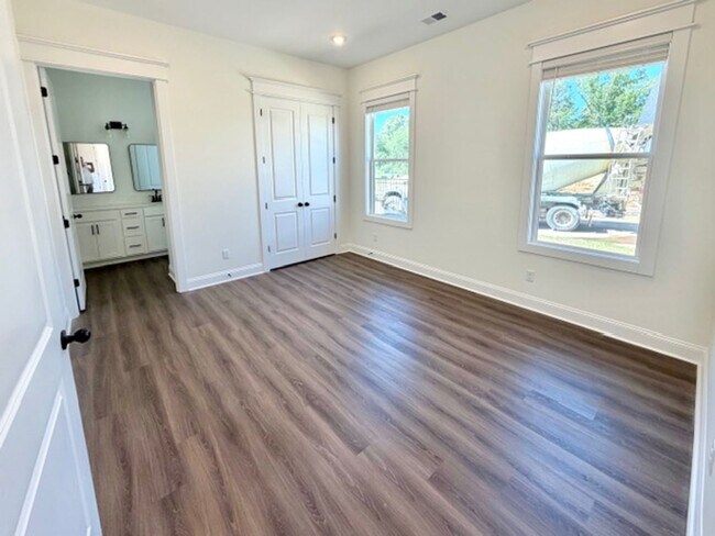 Building Photo - 4877 Chatelet Dr