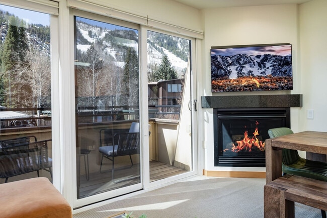 Building Photo - 835 E Durant Ave