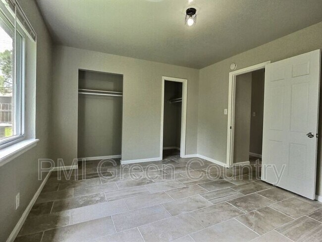 Building Photo - 6120 S Madison Pl