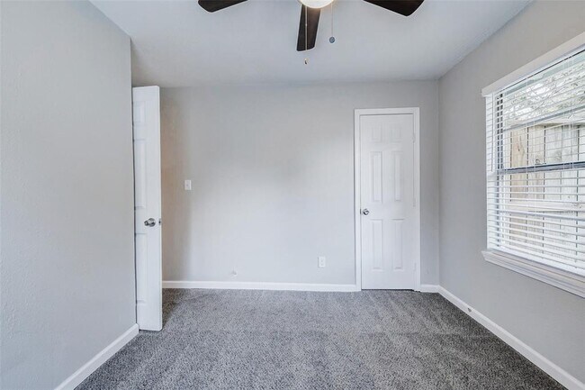 Building Photo - 5806 Westover St