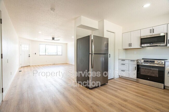 Building Photo - 3238-D 1/4 D 1/4 Rd