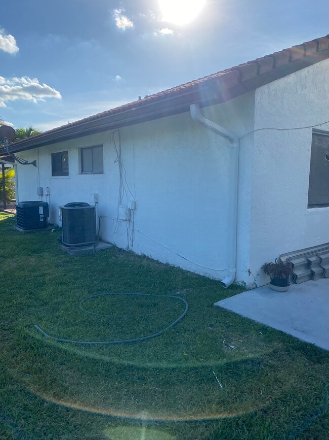 Building Photo - 1481 SW 124th Ct