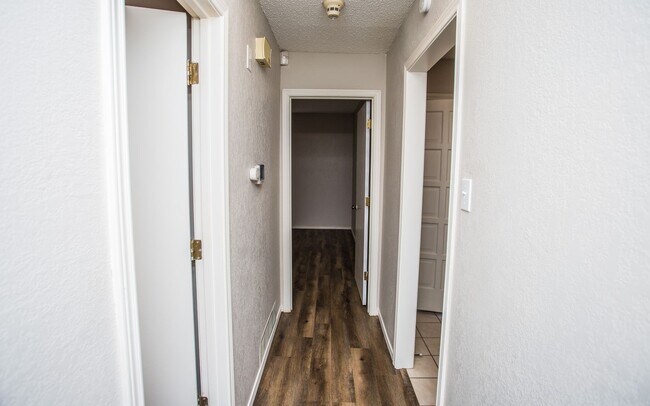 Building Photo - Available June 15th: Spacious 3 Bed, 2 Bath Ready for You!