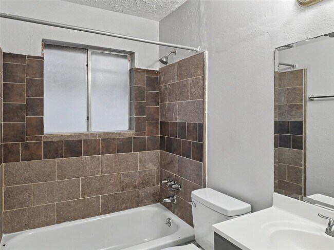 Building Photo - 4211 Falcon Meadow Dr
