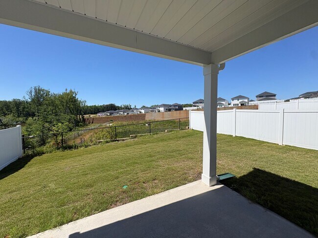 Building Photo - Beautiful Home with Space, Comfort & Modern Convenience