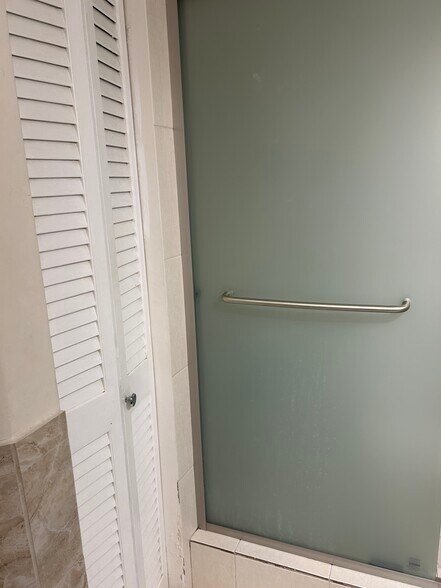 Building Photo - 905 Brickell Bay Dr